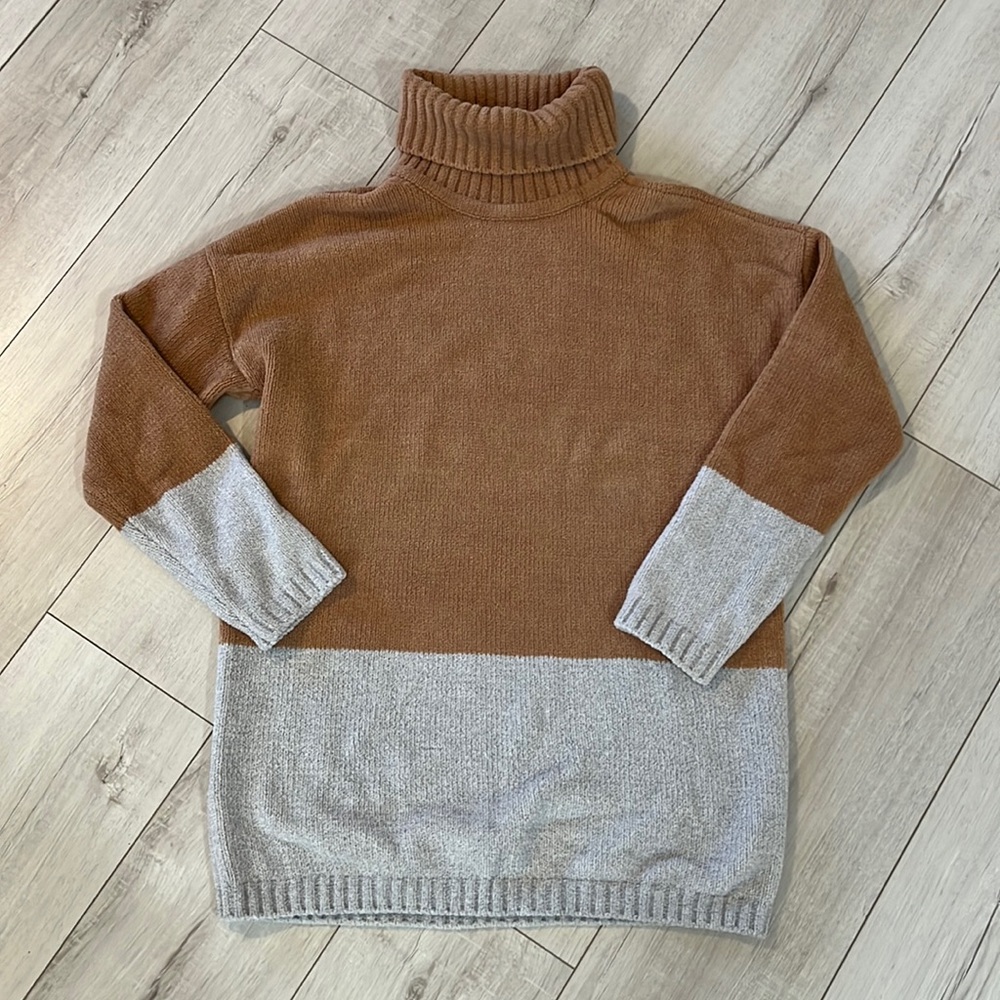 BCBG oversized turtleneck sweater size M